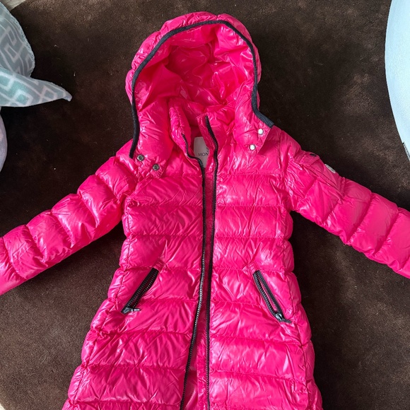 MONCLER MOKA Red Down jacket girl's size 5 years (112 cm)